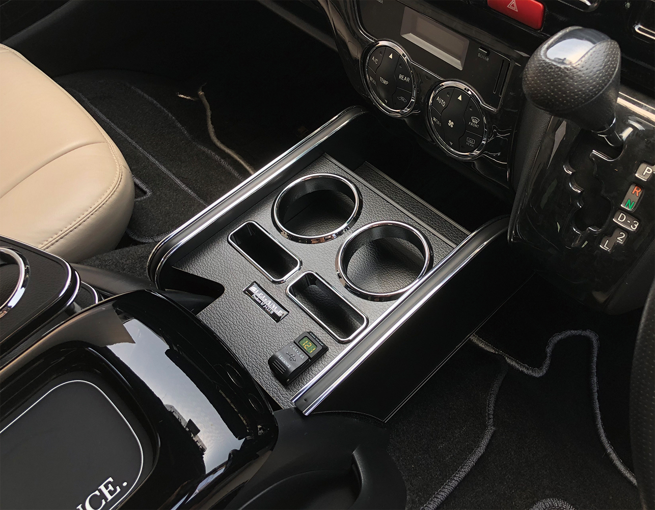 Interior CupHolder 200系ハイエース　レガンス　インテリアカップホルダーModel Ⅱ