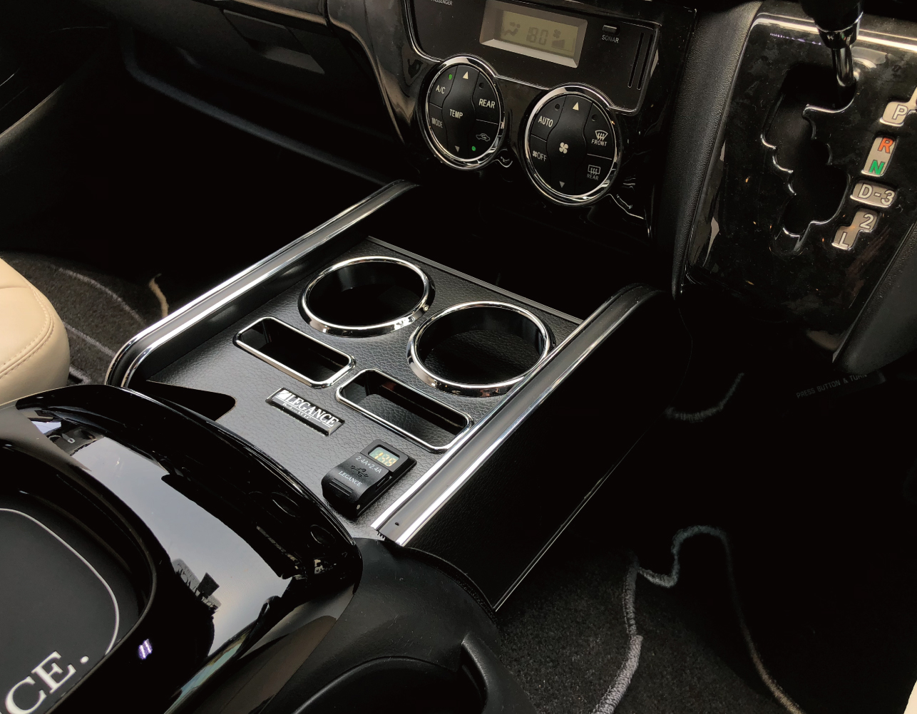 Interior CupHolder 200系ハイエース　レガンス　インテリアカップホルダーModel Ⅱ