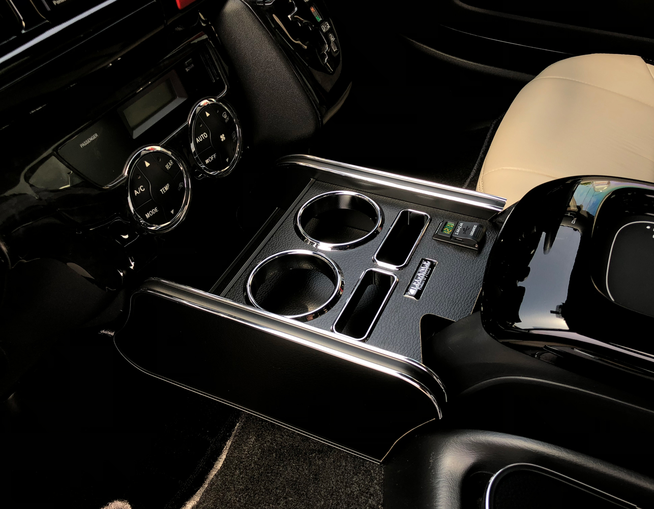 Interior CupHolder 200系ハイエース　レガンス　インテリアカップホルダーModel Ⅱ